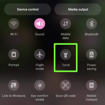 How to Turn Flashlight Off in Samsung Galaxy